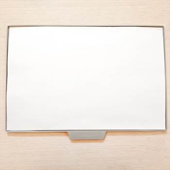 کاغذ روزنامه کف قفس.jpg